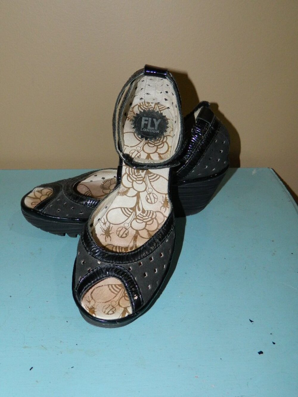 Fly London P500477016 Women's Ankle Strap Sandals Black Wedges Sz 40 9-9.5
